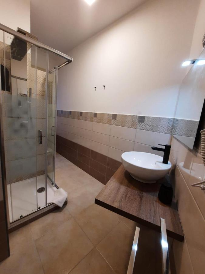 U Baruni B&B Messina Bagian luar foto