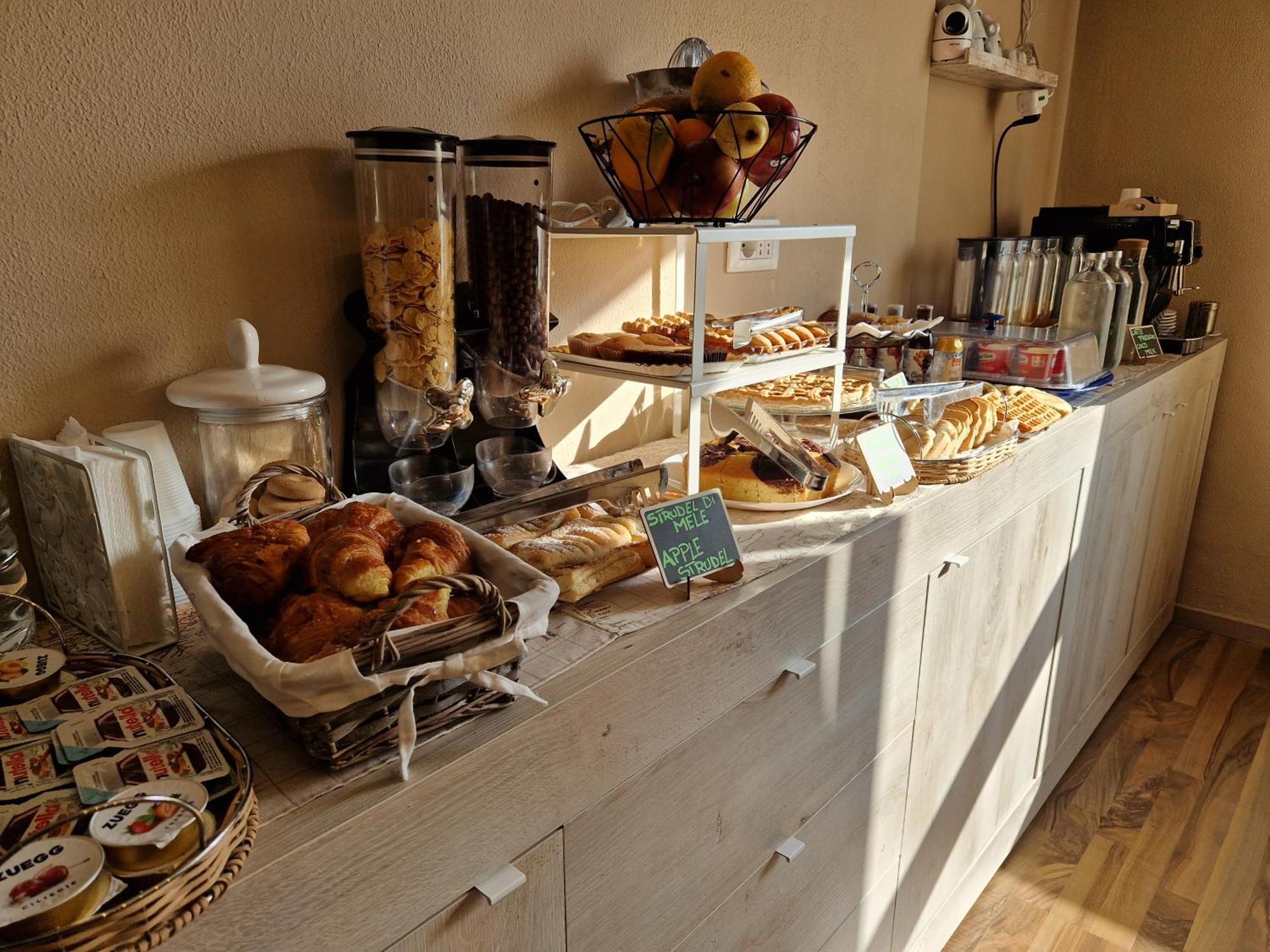U Baruni B&B Messina Bagian luar foto